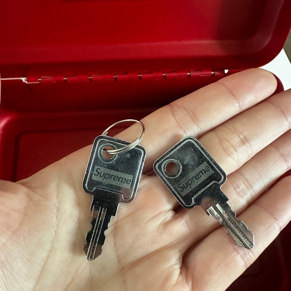 Rare Supreme Red White Box Logo Tool Box Lockbox with Lock & Keys - Picture 7 of 8